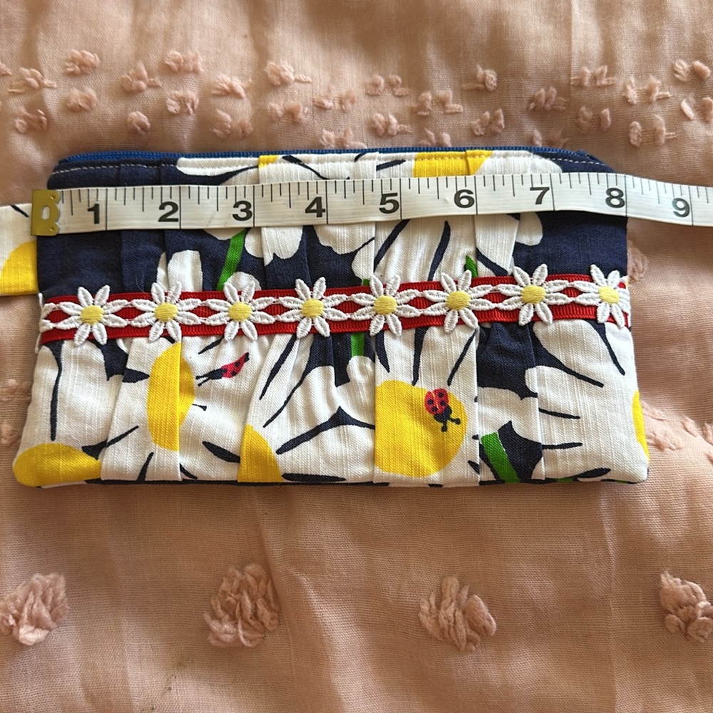 🌼 Lilly Pulitzer daisy fabric handmade ruching detailed wristlet 8.5” x 4.5” - Picture 8 of 10
